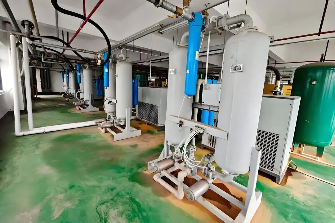 某电器企业采购8台汉德空压机，1 级能效领跑绿色生产